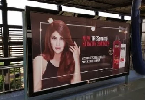 Advertising at Platforms of Delhi Metro Stations